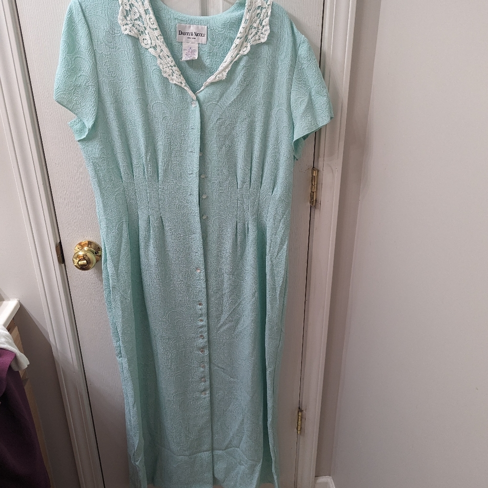 vINTAGE  Danny and Nicole dress with white lace collar and pastel turquoise